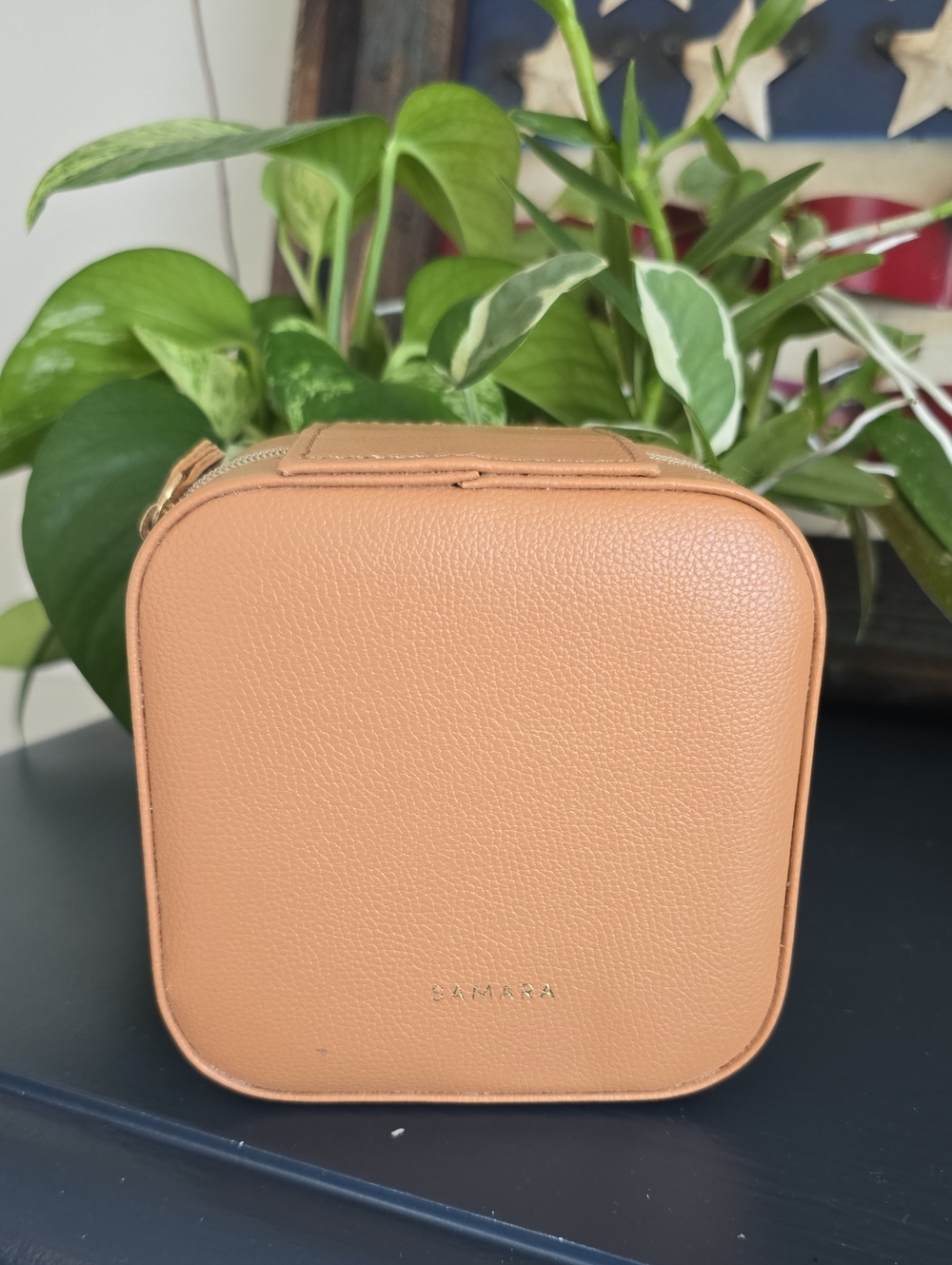 8/5 NWT Beige Samara Vegan Leather Jewelry Box with Gold Accents